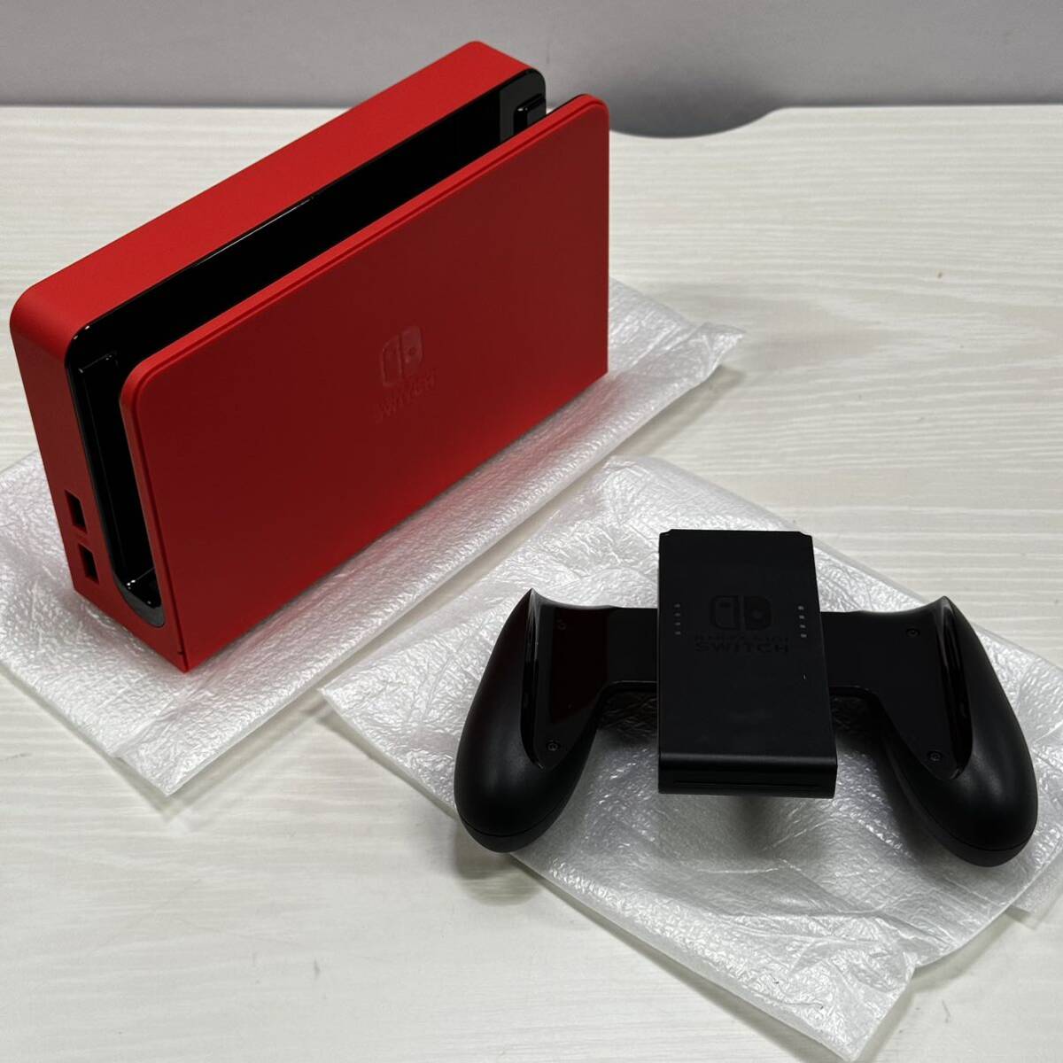 新型 任天堂 スイッチ Nintendo Switch（有機ELモデル） マリオレッド スーパーマリオブラザーズ 赤 レッド 美品 初期済み_画像7