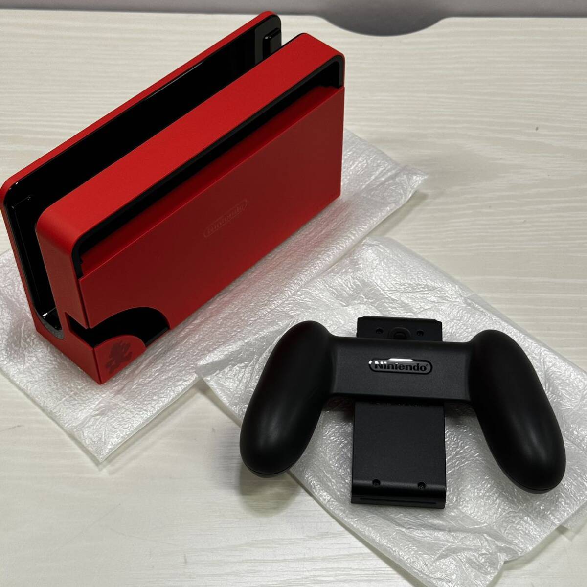 新型 任天堂 スイッチ Nintendo Switch（有機ELモデル） マリオレッド スーパーマリオブラザーズ 赤 レッド 美品 初期済み_画像8