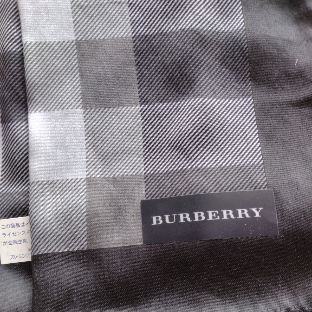 未使用★バーバリー　BURBERRY★ 大判ハンカチ　メンズ　チェック柄　ブラック系_画像2