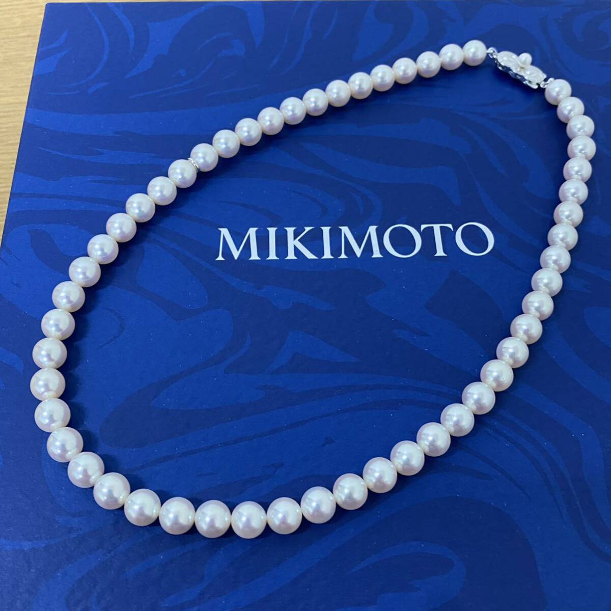 【1円スタート】極美品 MIKIMOTO ミキモト パールネックレス 真珠 Mチャーム付 大粒 7.5〜8.0mm珠 箱付き アコヤパールの画像3