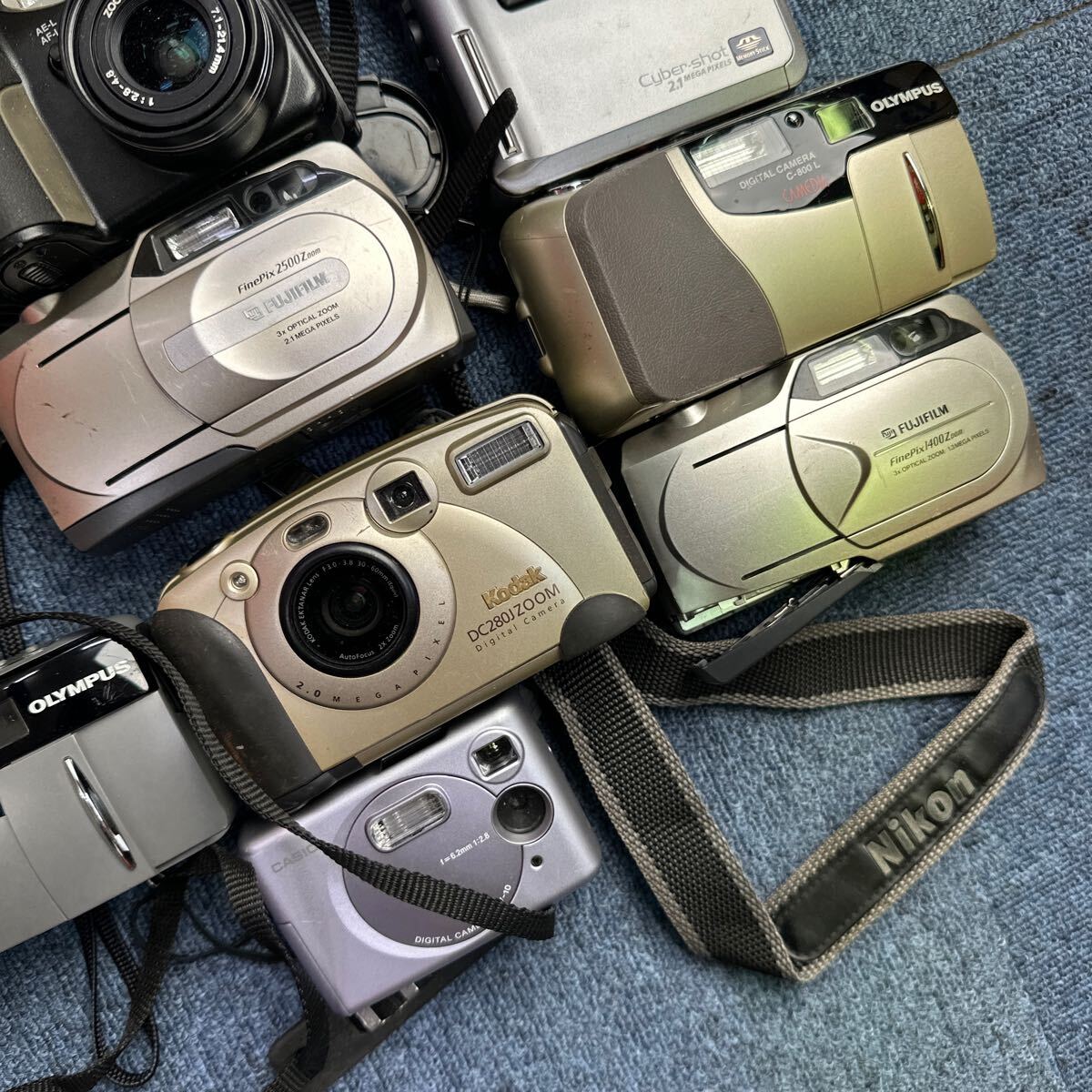 【A22】計26個 コンパクトデジタルカメラ まとめ売り GoPro OSUMO Action Pentax Olympus Kodak FUJIFILM Yashica Nikon Sony など の画像10