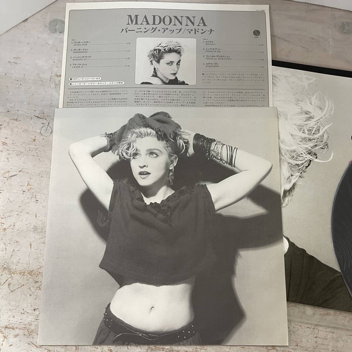 3509 【LPレコード】 Madonna(マドンナ) 「Madonna(バーニング・アップ)」 Sire(P-11394)/洋楽ポップスの画像3