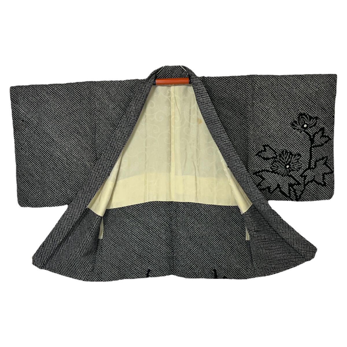 総絞り 羽織 和装コート 着物用コート 中古 仕立て上がり リサイクル着物 きもの 着物 カジュアル着物 kimono 裄62.5cmの画像4
