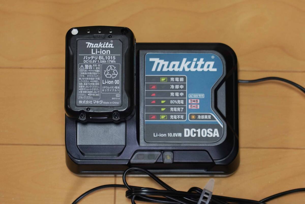 美品 makita マキタ CL108FD 充電式クリーナ 一式 サイクロンアタッチメント バッテリー 付属_画像8