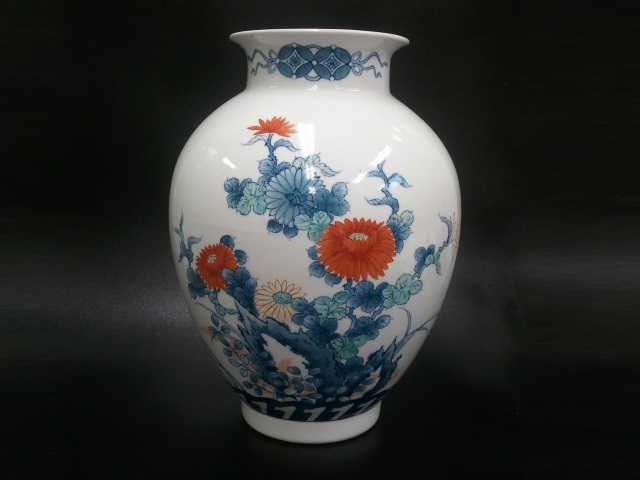 ☆☆【美術工芸・美術品】伊万里・有田 鍋島焼 和泉 菊花紋 伝統工芸 色鍋島 色絵 花瓶/花器 飾り花瓶 インテリア☆_画像1