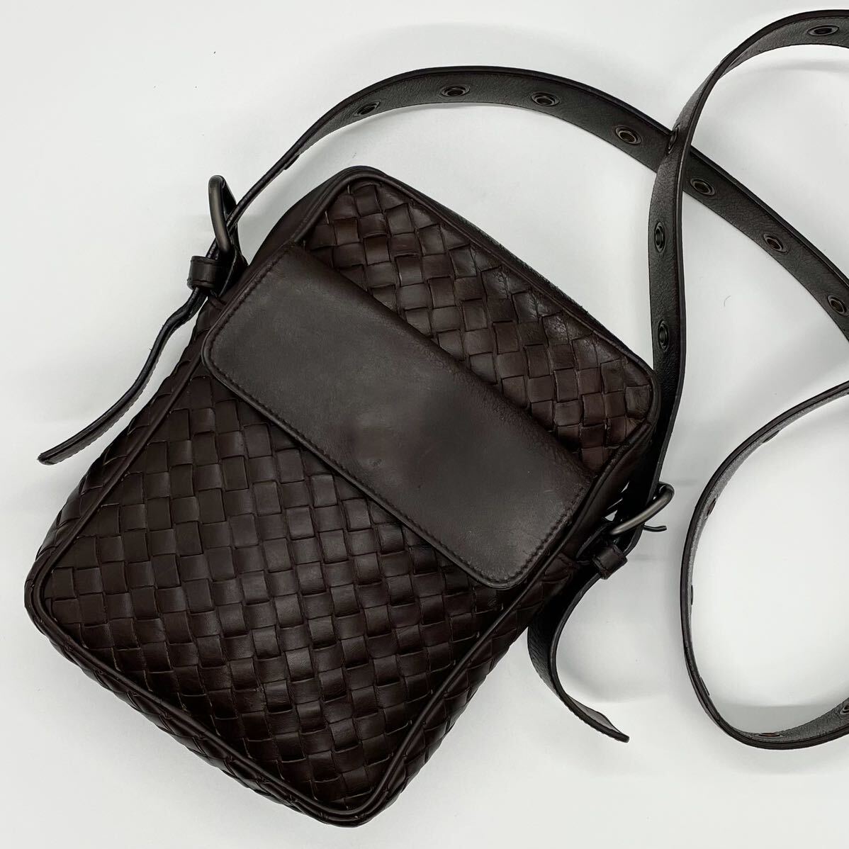 美品/定番 ボッテガヴェネタ BOTTEGA VENETA ショルダーバッグ クロスボディ サコッシュ メンズ 斜め掛け イントレチャート レザー 本革の画像1