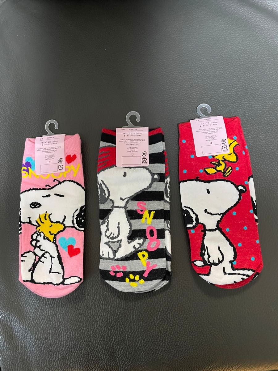 【新品未使用品】SNOOPY スヌーピーソックス　3足セット　ポーチ付き キャラクター 靴下 スニーカーソックス