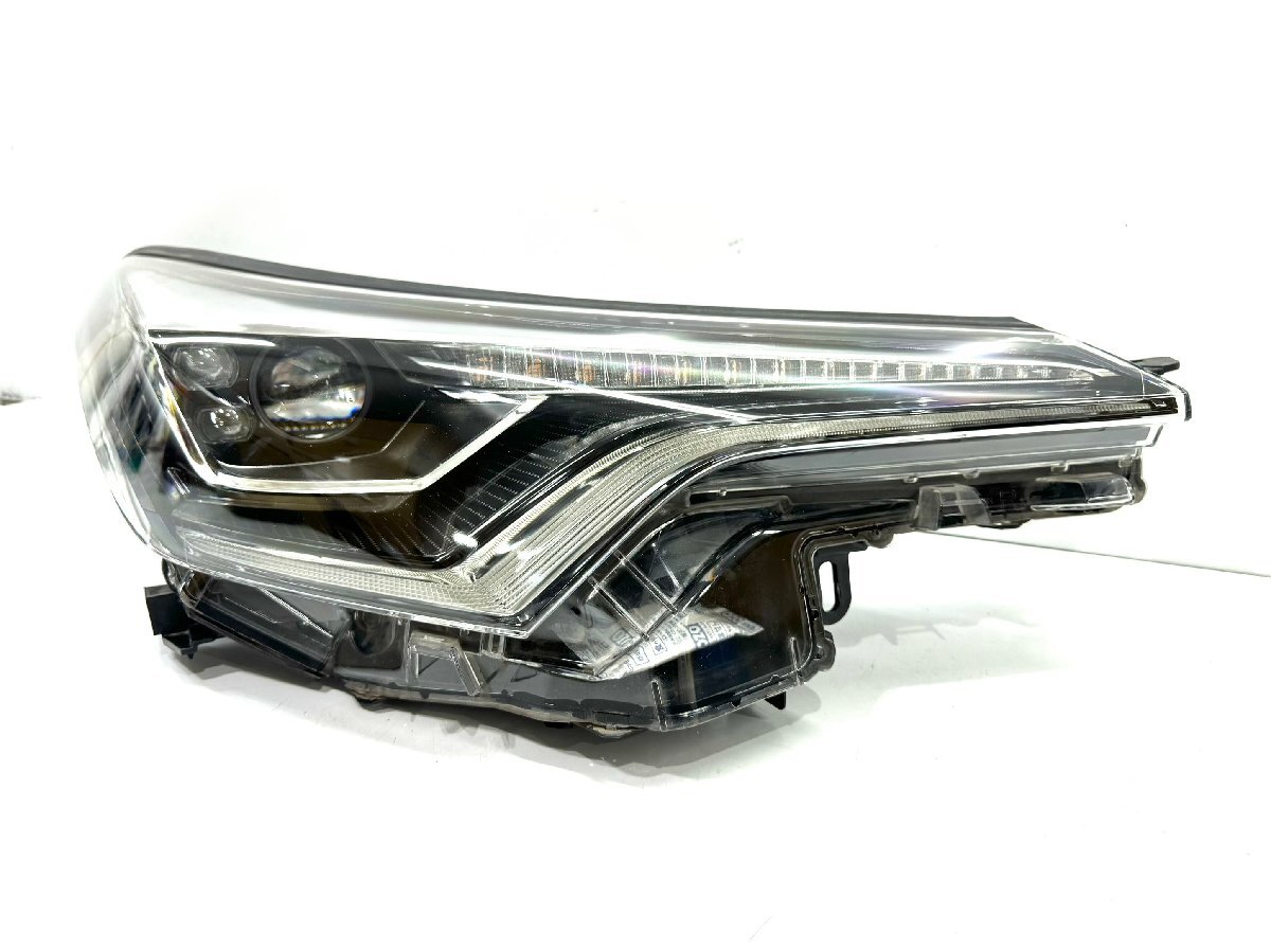 ★小傷良品★ トヨタ C-HR ZYX10　NGX50　前期　純正　右　LED　ヘッドライト　KOITO10-101 刻印4　（87A-99）_画像1