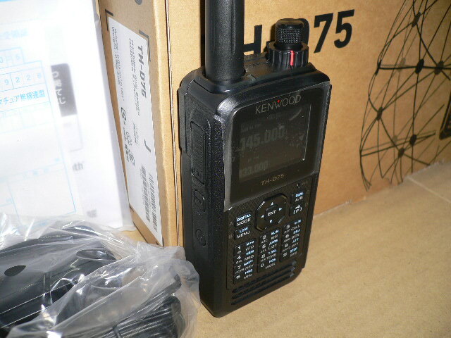  free shipping Kenwood made TH-D75 APRS*D-STAR correspondence 144MHz/430MHz dual band handy transceiver (THD75) mostly unused goods 