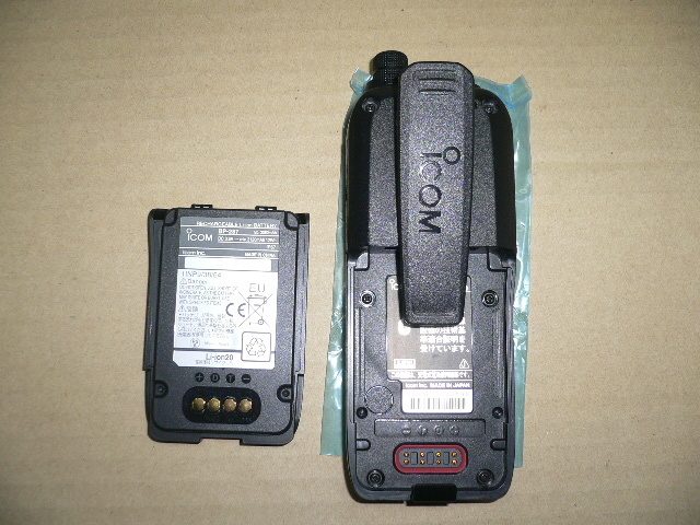 送料無料　アイコム製　IC-R30　2波同時受信・デジアナ受信対応多機能広帯域ハンディレシーバ（ICR30　icom)オプション付　ほとんど未使用