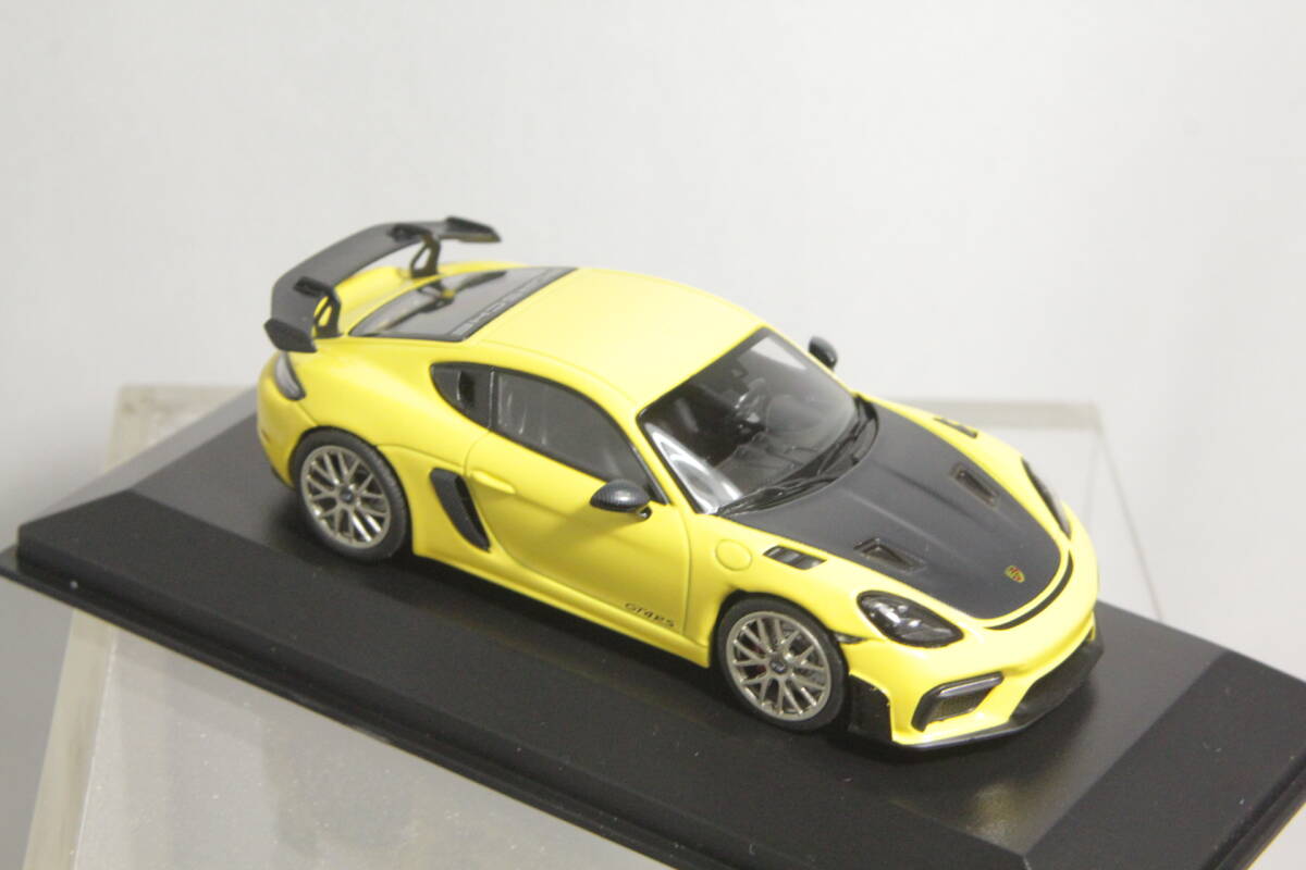 MINICHAMPS 1/43 ポルシェ 718 ケイマン GT4 RS Yellowの画像4