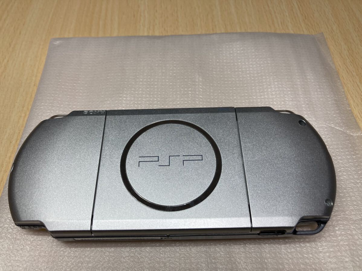 液晶美品　PSP3000シルバー　メモリーカード充電器箱説付き　SONY ソニー プレイステーションポータブル _画像4