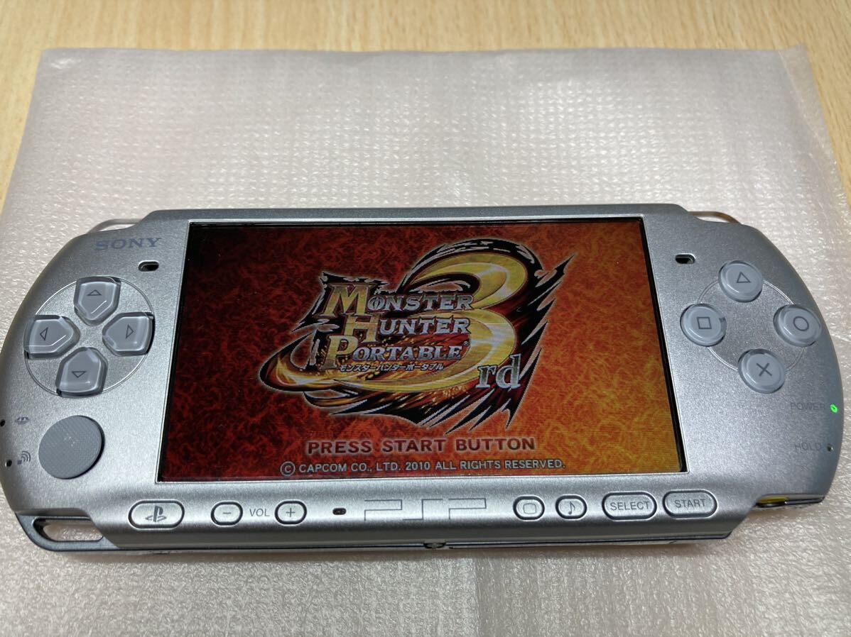 液晶美品 PSP3000シルバー メモリーカード充電器箱説付き SONY ソニー プレイステーションポータブル の画像7