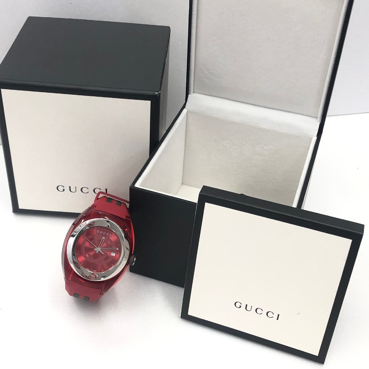 グッチ GUCCI SYNC シンク デイト シェリーライン 137.1 赤 レッド ラバー クォーツ メンズ腕時計 ／5T11343の画像1