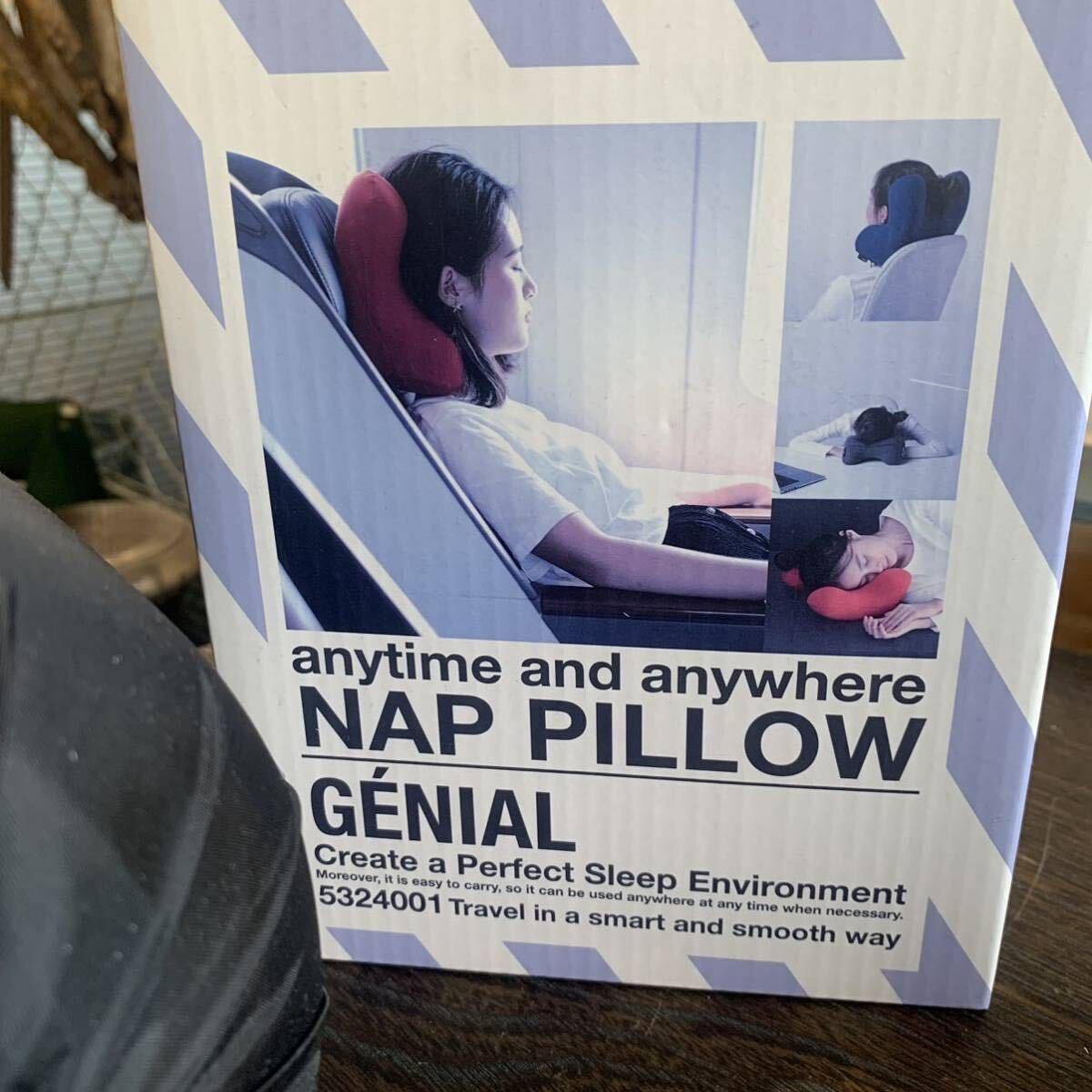 【24042603HT】GENIAL/NAP PILLOW/ネックピロー/お昼寝枕/トラベル/オフィス/携帯用枕/ポーチ付/デスク用枕/デスクピロー/展示品