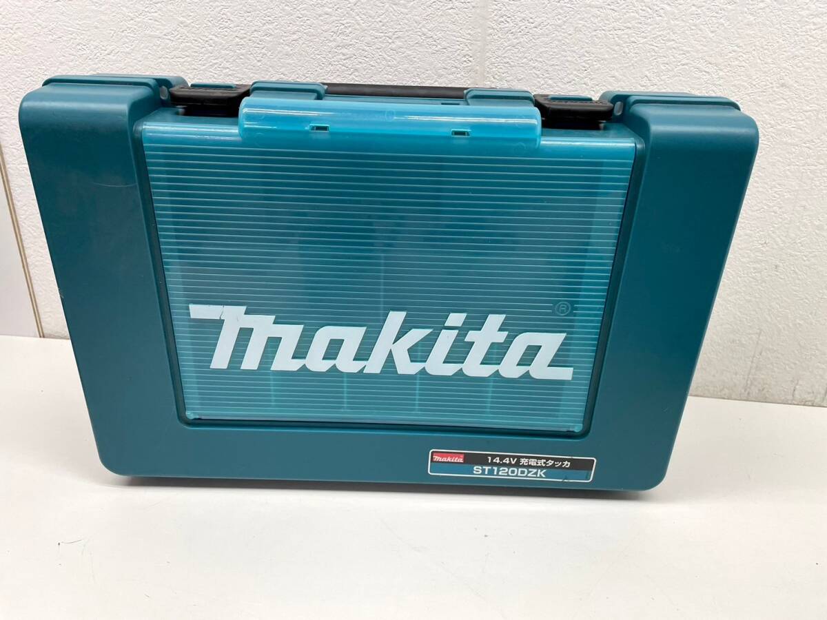 T-42 マキタ makita コードレス 充電式タッカー ST120D 充電器+バッテリー2個+ケース付き コードレス 充電式 ステープル 電動工具 の画像8