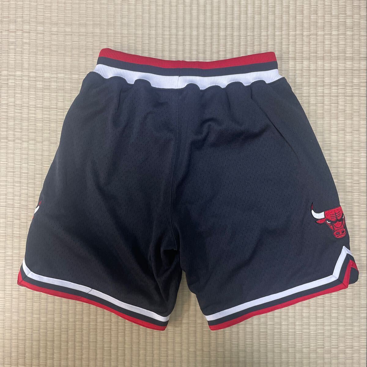 美品 Mitchell & Ness NBA Chicago Bulls Authentic Short ミッチェルアンドネス シカゴ ブルズ オーセンティック ショーツ 1997-1998 Mの画像2