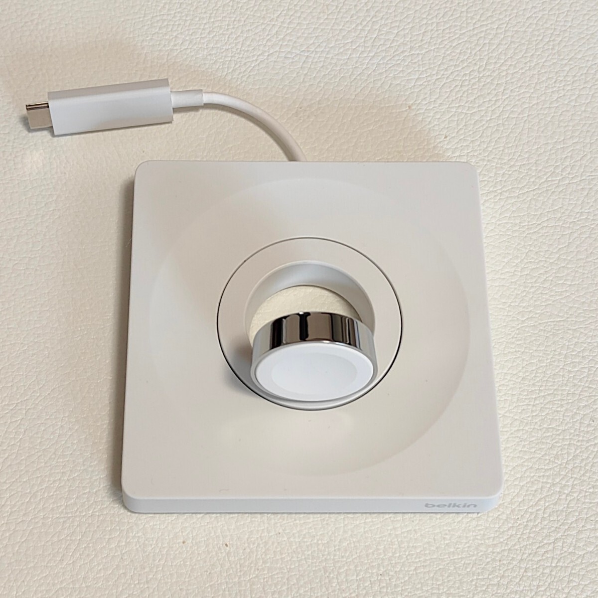 Belkin Apple Watch用ポータブル高速充電器 USB-Cケーブル1.2m ホワイトの画像1