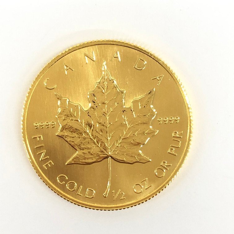 K24IG カナダ メイプルリーフ金貨 1/2oz 1988 総重量15.5g【CDAH6040】の画像1