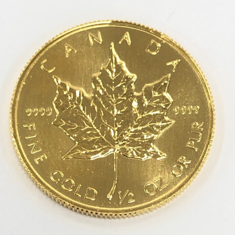 K24IG カナダ メイプルリーフ金貨 1/2oz 総重量15.7ｇ【CDAK4006】の画像2