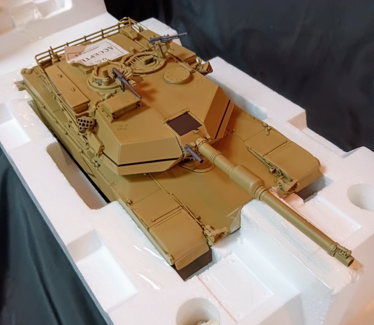 フランクリンミント 1/24 ミニチュア戦車 M1A1 エイブラムス 元箱 輸送箱有 付属品全て有 美品 完品 の画像3