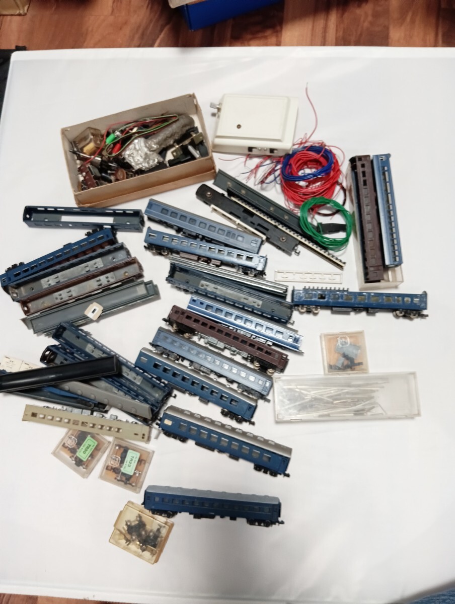  N gauge railroad model power car contains vehicle roadbed small parts paints etc. large amount all together Junk 5 jpy start 