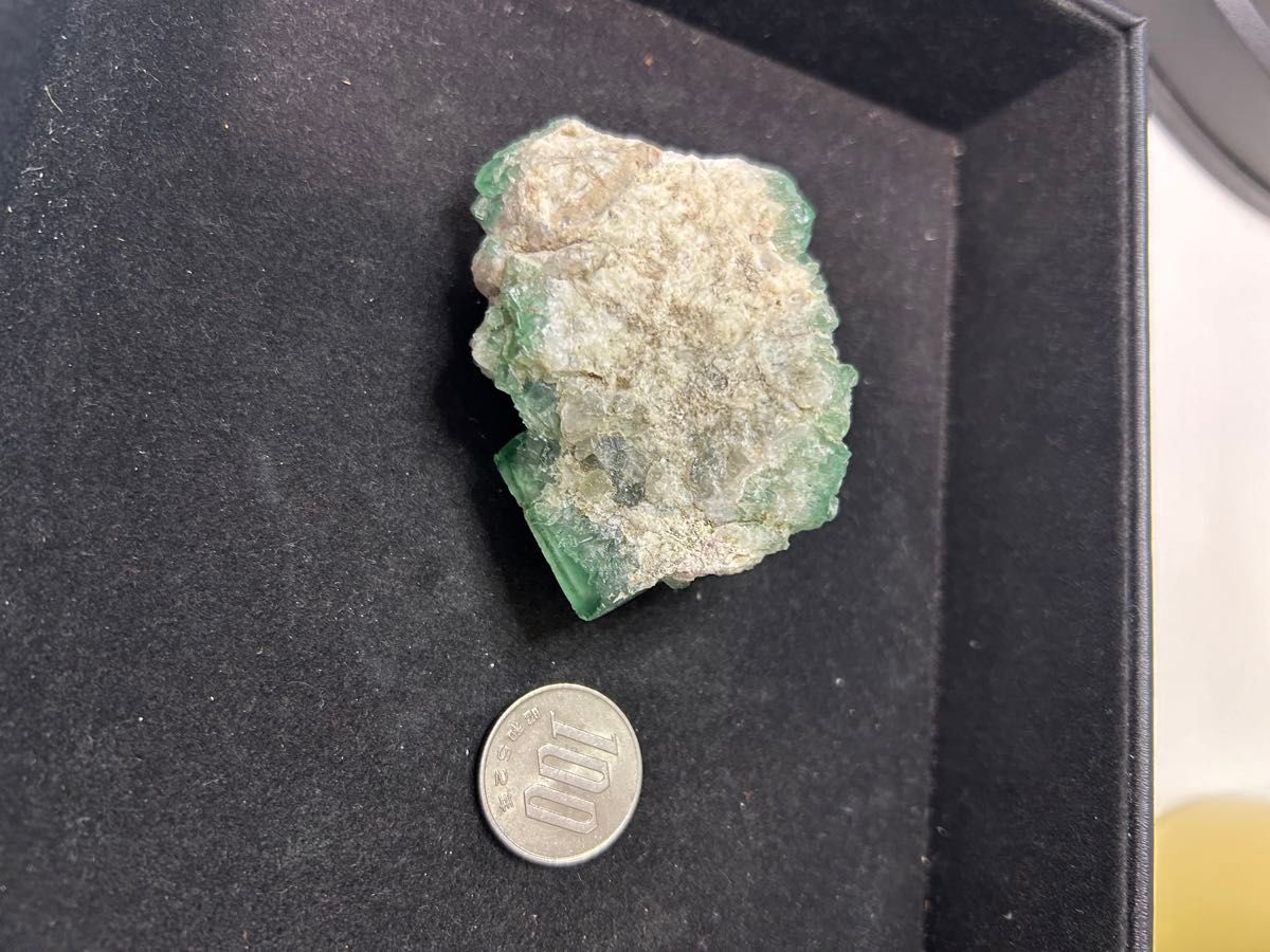 マダガスカル産 蛍石 クラスター フローライト 蛍光鉱物 天然石 鉱物 旧家蔵出し、処分、 原石 天然石 パワーストーン
