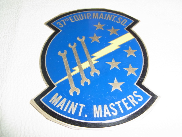 美品希少米軍放出品1970 1980年代 37th Equip Maint Sq Maint Masters 部隊章金属製看板プレート縦12 7 ｃｍ 横9 9ｃｍ 日本代购 买对网