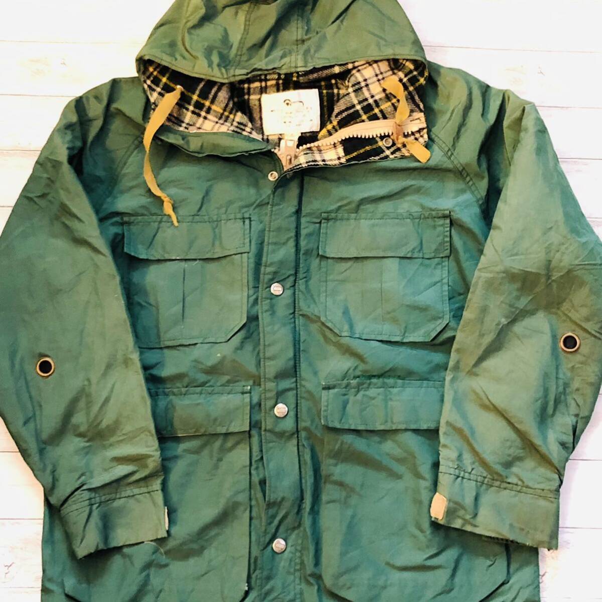 ヴィンテージ　ウールリッチ　Woolrich MADE IN U.S.A. S 裏チェック柄　ブランケット　ナイロン　マウンテンパーカー　マンパー　グリーン_画像2