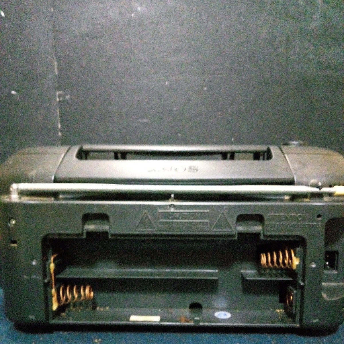 SONY ソニー CDラジカセ「CFD-25」 AM/FMラジオ対応 ブラック 1994年製 100V/15W 約23×38cm 高さ約18cm 通電確認済み 動作未確認 ジャンク_画像7