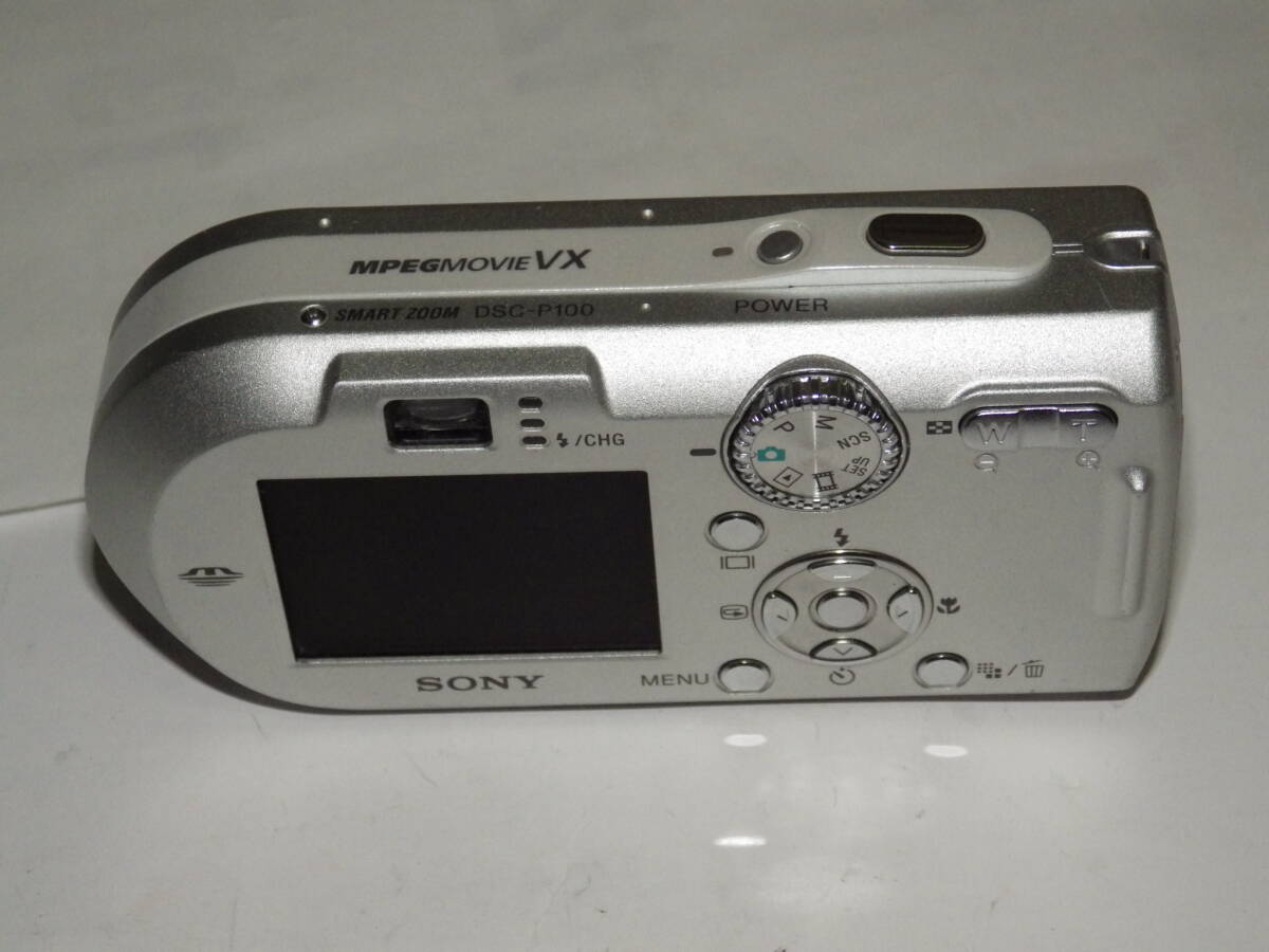 ●中古美品コンパクトデジカメ ソニー DSC-P100 シルバー◆光学3倍ズーム◆510万画素◆純正充電池付き◆動作確認済●_画像6