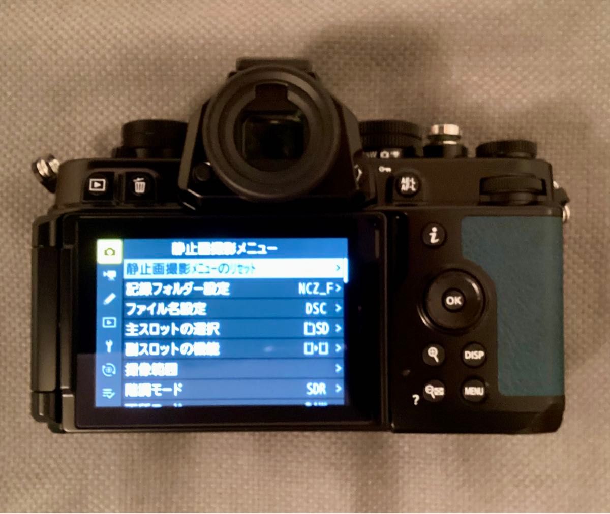 とても美品 Nikon Zf ボディ インディゴブルー レンズ以外付属品 とても美品 Nikon Zf ボディ インディゴブルー レンズ以外付属品