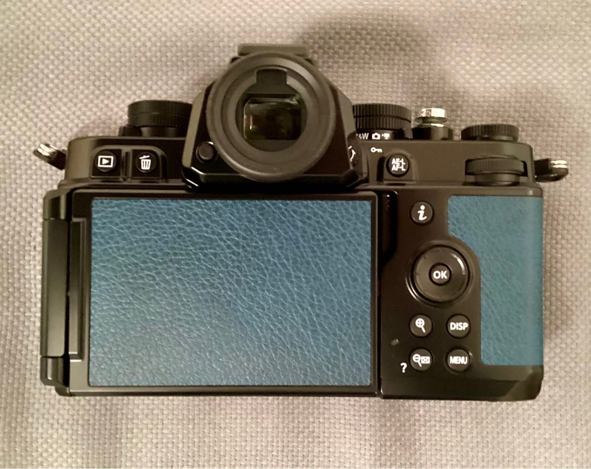 とても美品 Nikon Zf ボディ インディゴブルー レンズ以外付属品 とても美品 Nikon Zf ボディ インディゴブルー レンズ以外付属品