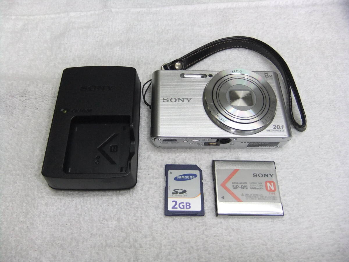 2017年発売 SONY ソニー Cyber-shot DSC-W830 2010万画素 光学8倍ズーム 充電器,ストラップ,SD2GB付の画像1