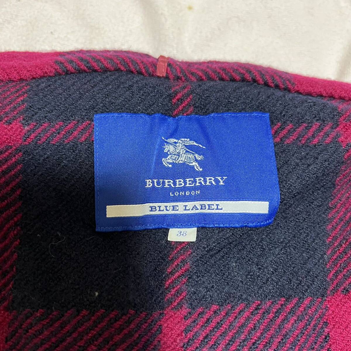 Burberry バーバリーブルーレーベル チェック フード付き ストール ポンチョ ブランケット レッド 大判_画像9