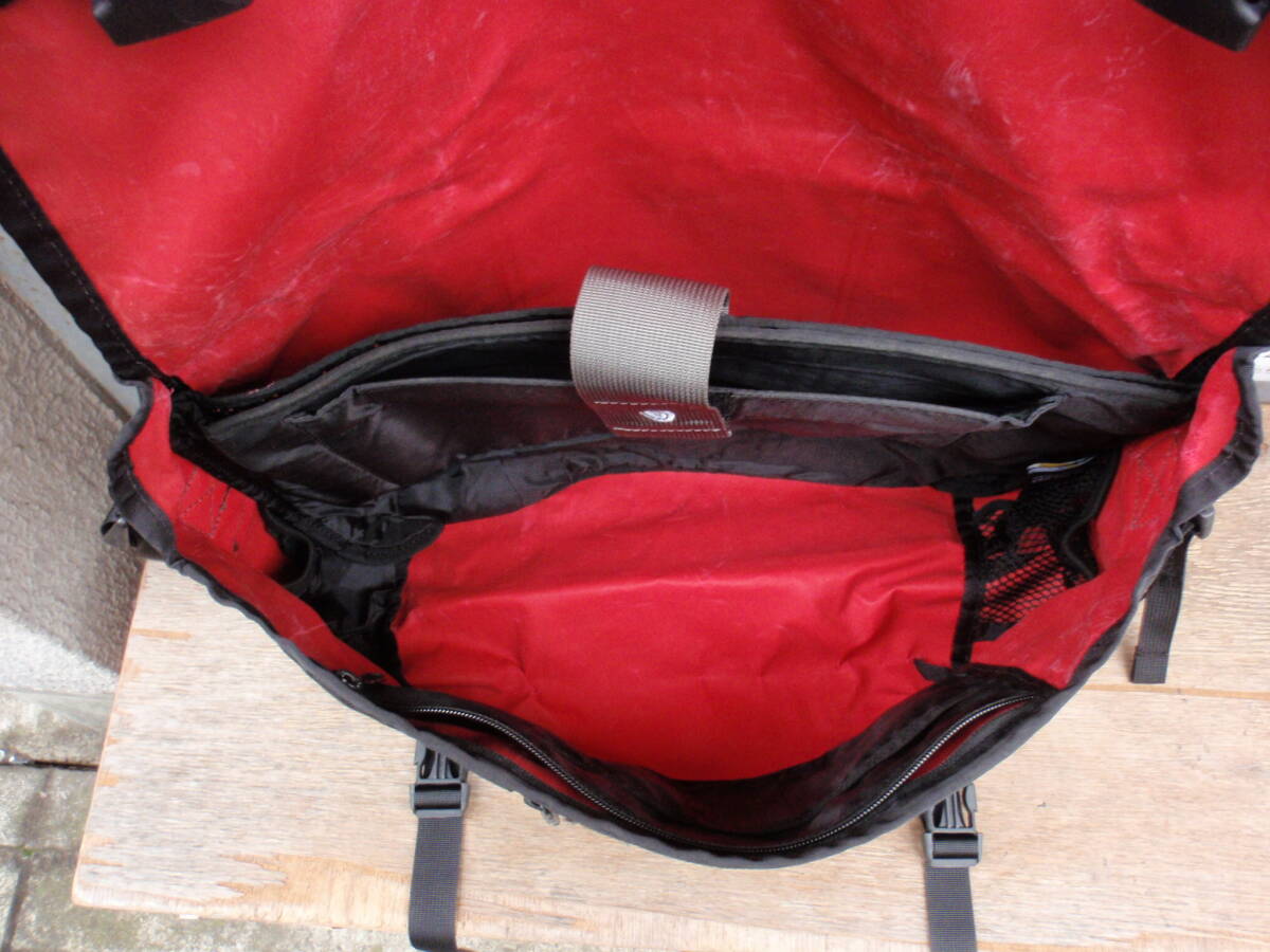 ティムバック２ 黒×グレー色なメッセンジャーバッグ の画像5