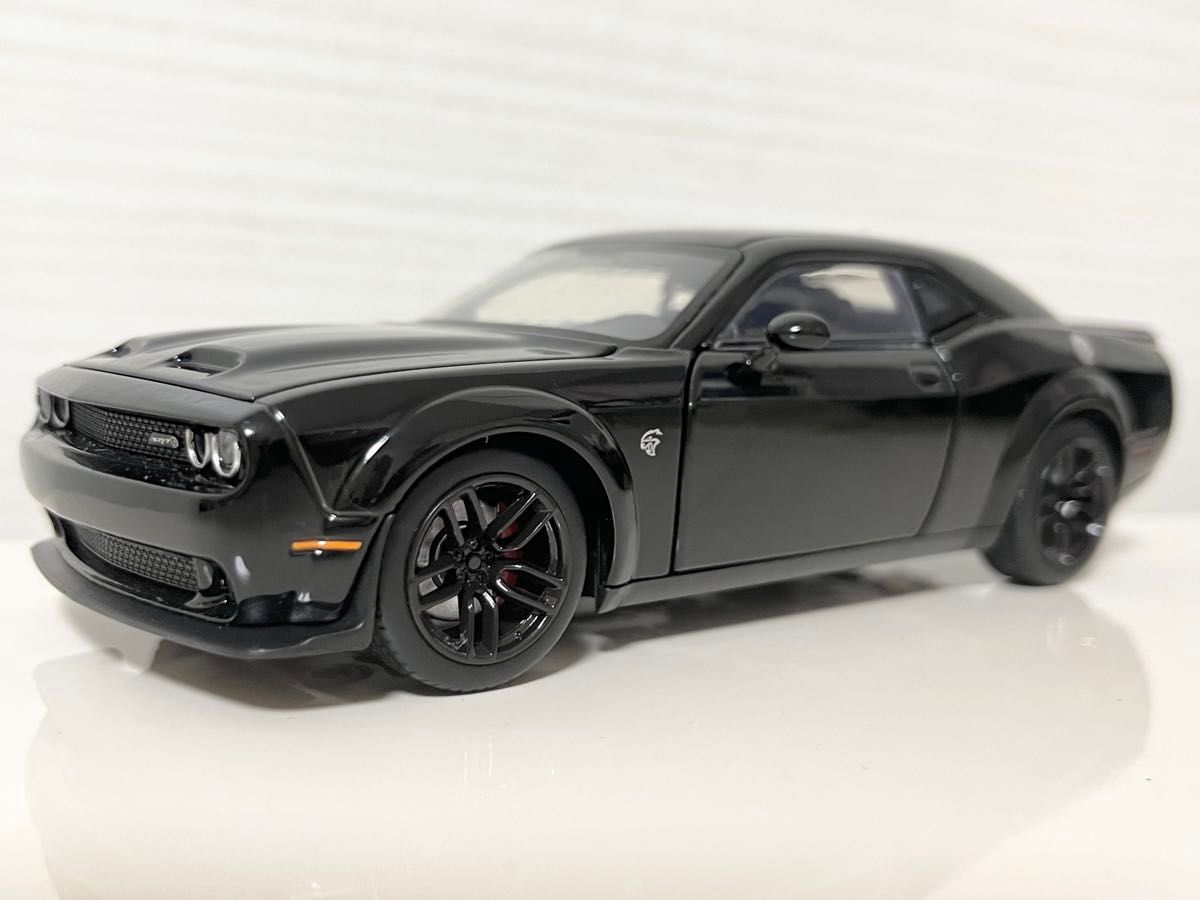 《新品》1:32 DODGE Challenger ミニカー