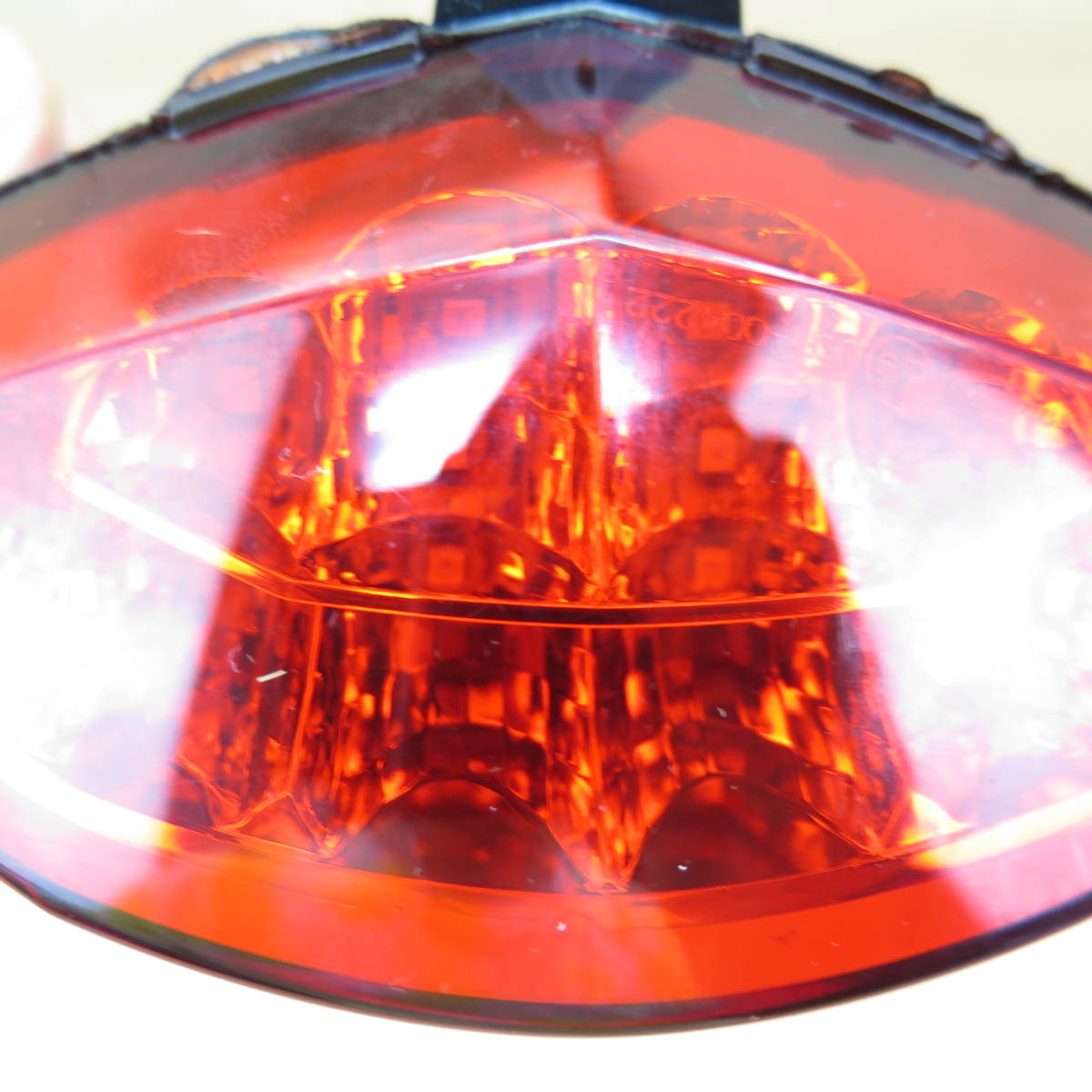 KTM DUKE390 デューク 純正 ストップランプ LED　テールランプ レンズ ライト 中古 210819 _画像5