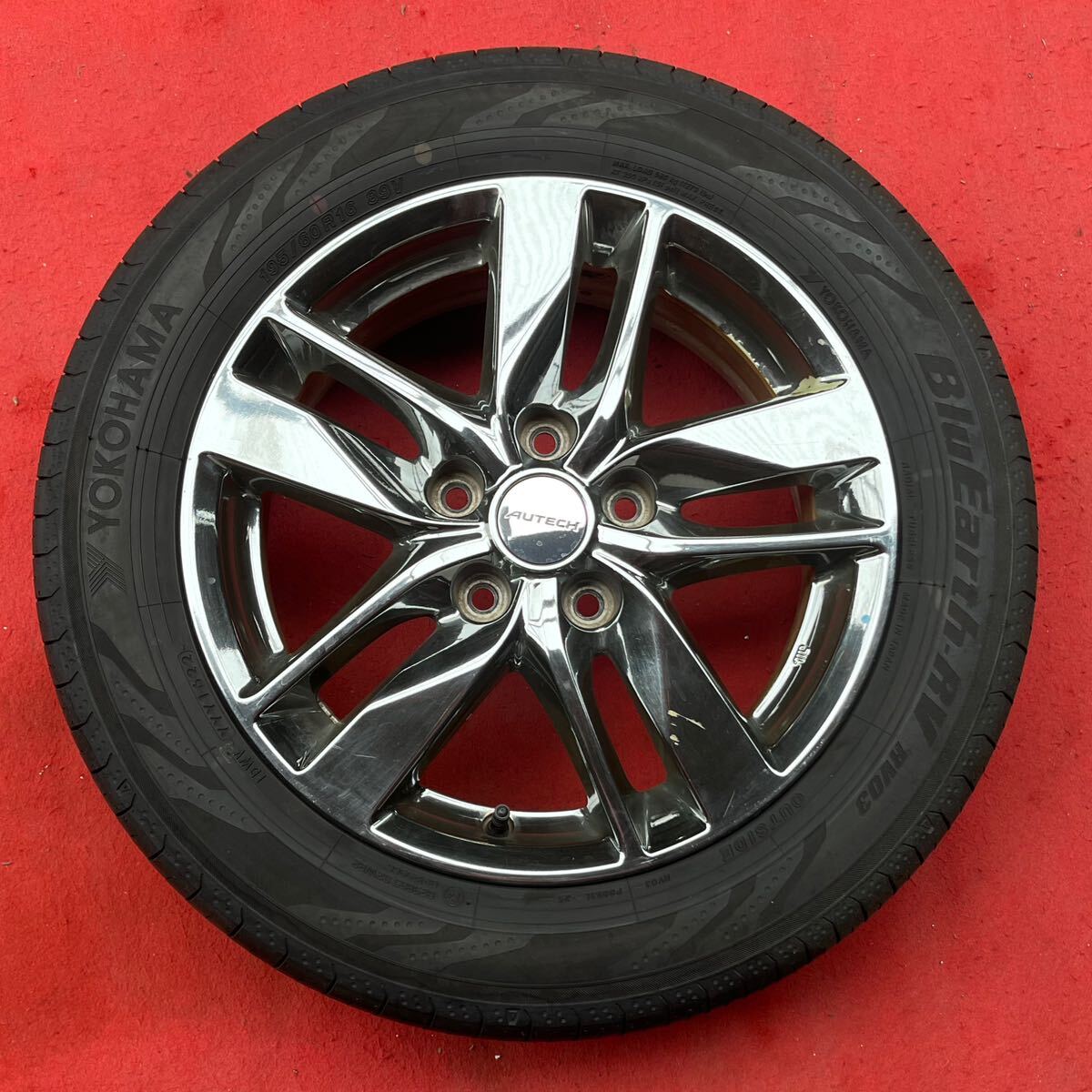 70%溝有。ENKEI製。NISSAN日産 セレナC26純正 AUTECH メッキ16インチ×6J ＋45 PCD114.3 5穴 YOKOHAMA 195/60R16ラジアルタイヤ付き4本。_画像3