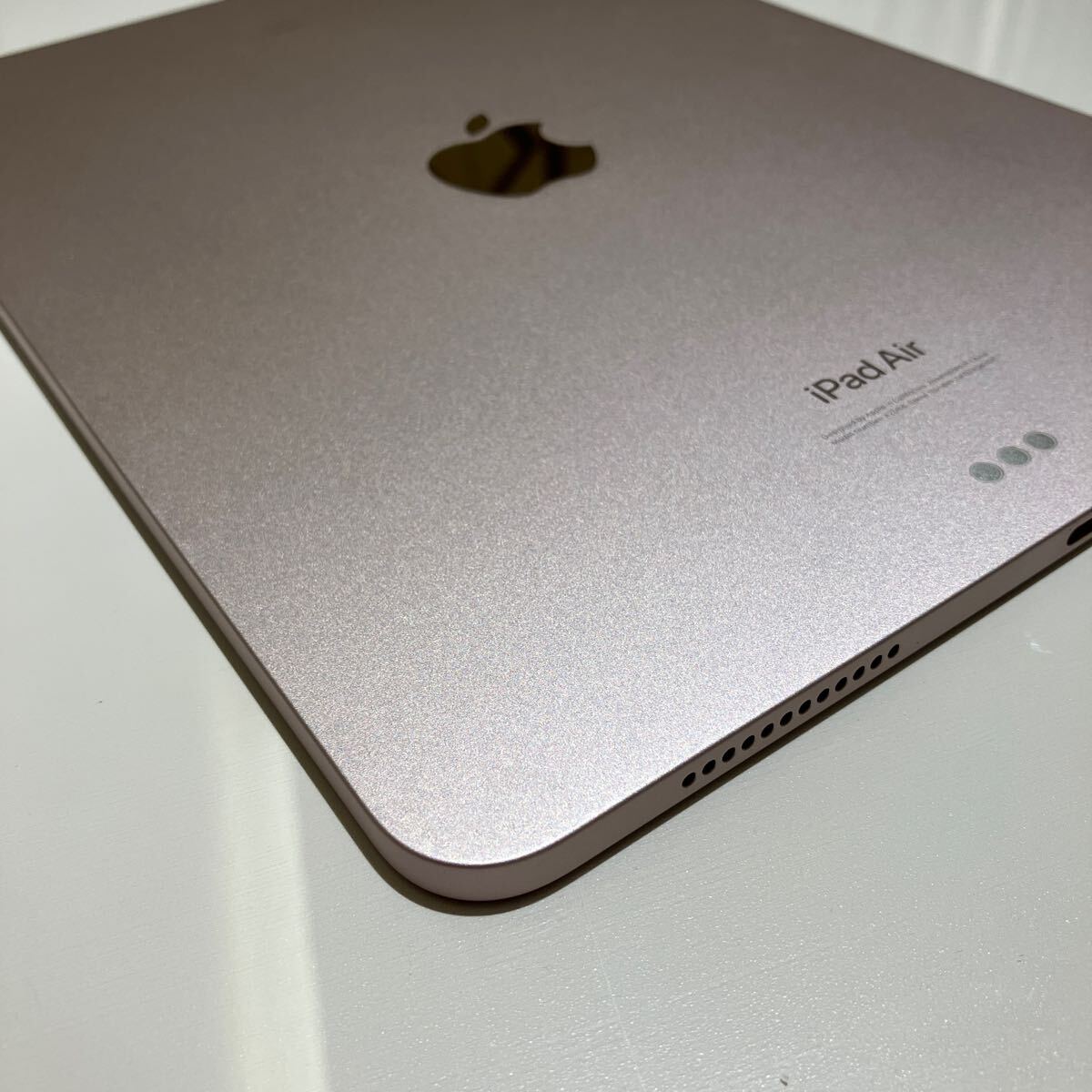 Apple iPad Air 第5世代/2022 Wi-Fiモデル 256GB ピンク MM9M3J/A 本体のみ 背面ネームあり 同梱不可 HON-Z-75_画像6