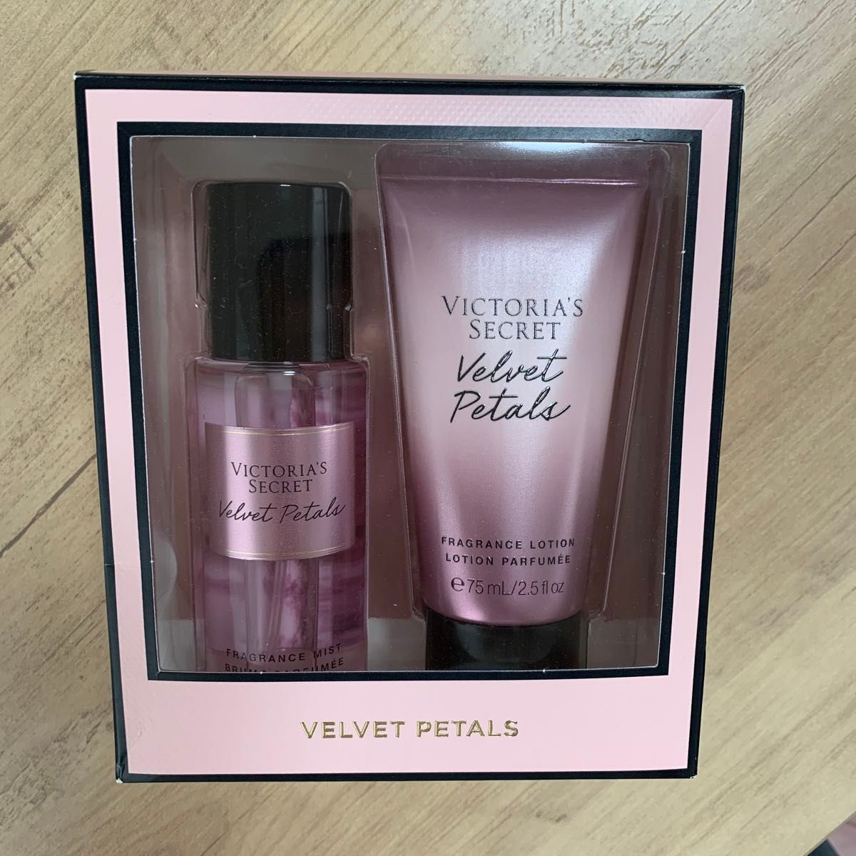 VICTORIA'S SECRET  VELVET PETALS フレグランスローション フレグランスミスト セット 各75ml