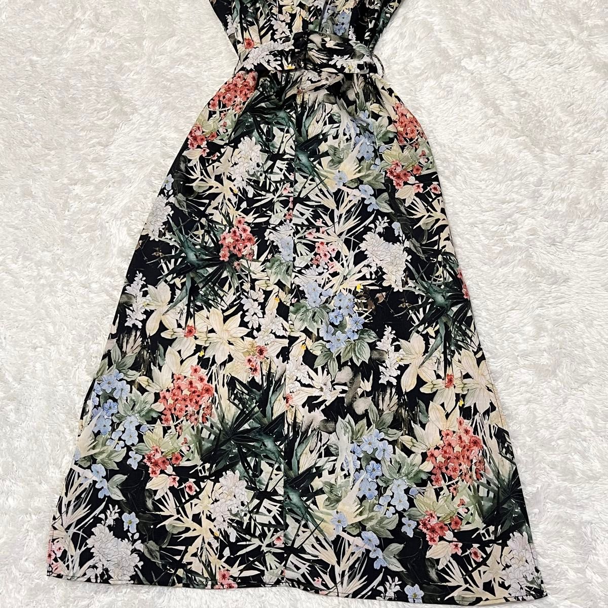 ZARA ロングシャツワンピース ボタニカル 黒 フレア 花柄 ZARA ロングシャツワンピース ボタニカル 黒 フレア 花柄
