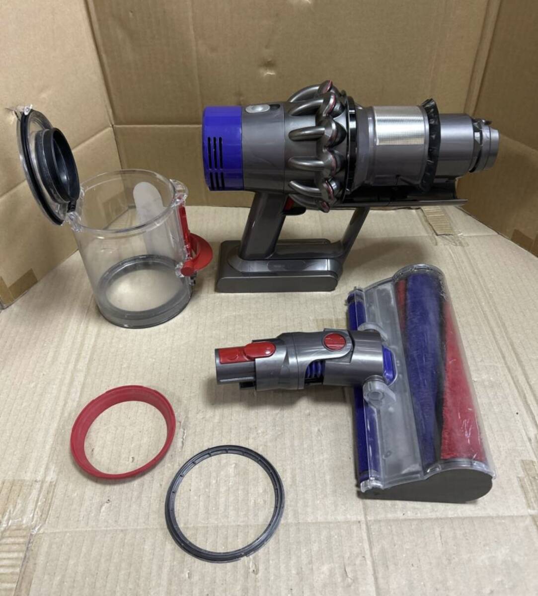 dyson.SV12. vacuum cleaner parts. explanation . please see 