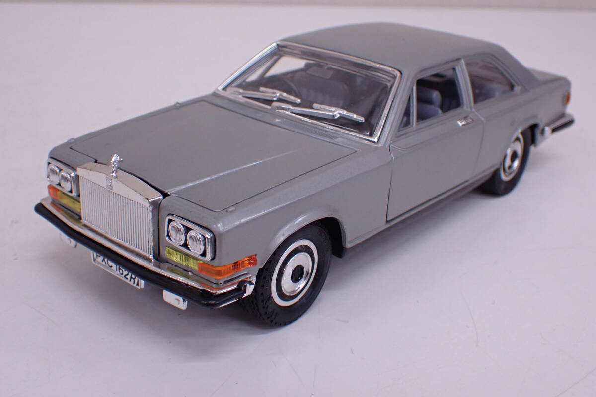 Bburago ブラーゴ 1/22スケール ミニカー ロールス・ロイス カマルグ 3001 ROLLS-ROYCE CAMARGUE A04075T_画像1