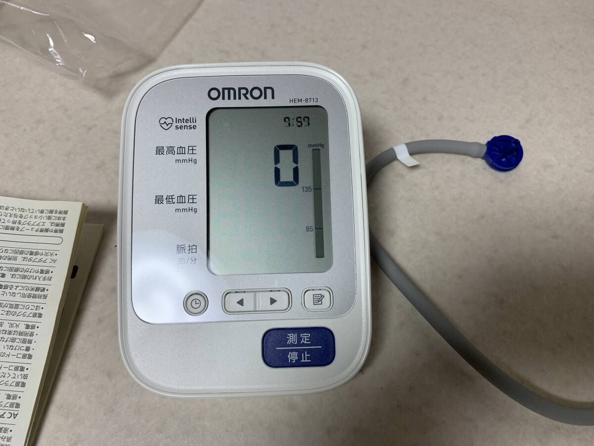 OMRON オムロン 上腕式血圧計 HEM-8713 電子血圧計_画像3