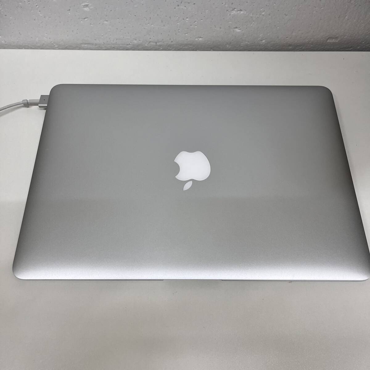 【C-24273】Apple MacBook Air A1466 13インチ ノートPC Core i5 1.8GHz 8GB 128GB 公式サイト引用 ジャンク扱い 現状品の画像5