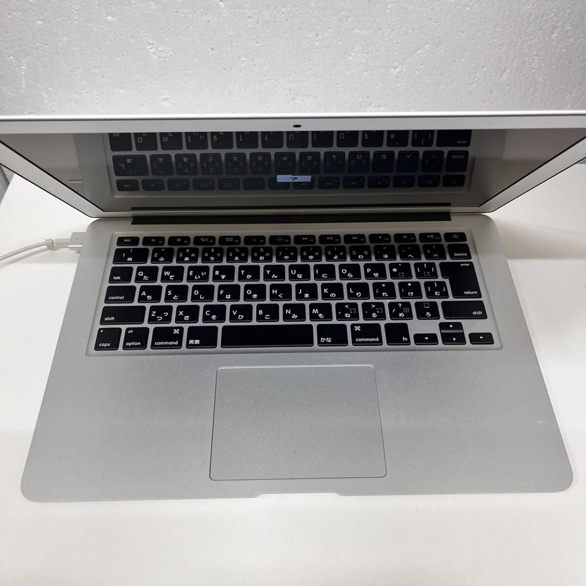 【C-24273】Apple MacBook Air A1466 13インチ ノートPC Core i5 1.8GHz 8GB 128GB 公式サイト引用 ジャンク扱い 現状品の画像4