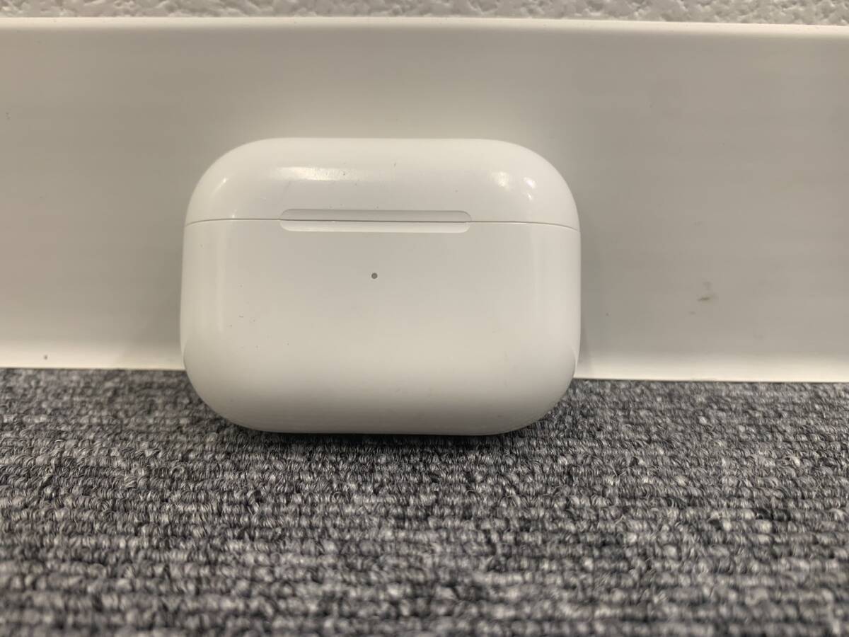 【TJ-3766】Apple Air Pods Pro A2190 第1世代 充電ケース 片耳のみ 中古 通電確認済み イヤホン 現状品 保管品 アップル エアーポッズプロ_画像2