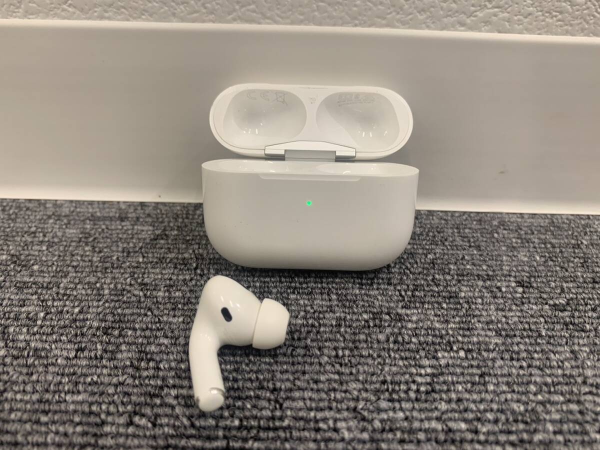 【TJ-3766】Apple Air Pods Pro A2190 第1世代 充電ケース 片耳のみ 中古 通電確認済み イヤホン 現状品 保管品 アップル エアーポッズプロ_画像1