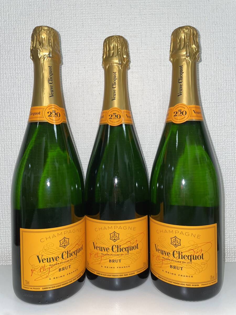 【F-14740】 未開栓 Veuve Clicquot BRUT 250周年記念 3本セット ヴーヴクリコ イエローラベル ブリュット シャンパン 750ml 12%の画像1
